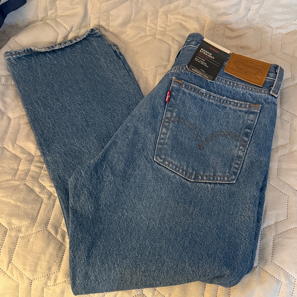 Levi's WOMEN’S Wedgie Straight jeans 28 x 26-NEW WITH TAGS